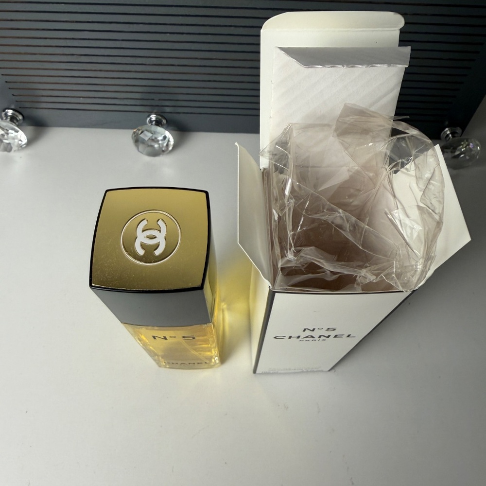Chanel No5 3.4oz EDT Only tried a few sprays comes with Box - Picture 3 of 5
